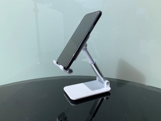 SMARTTELEFONHOLDER FOR BORD